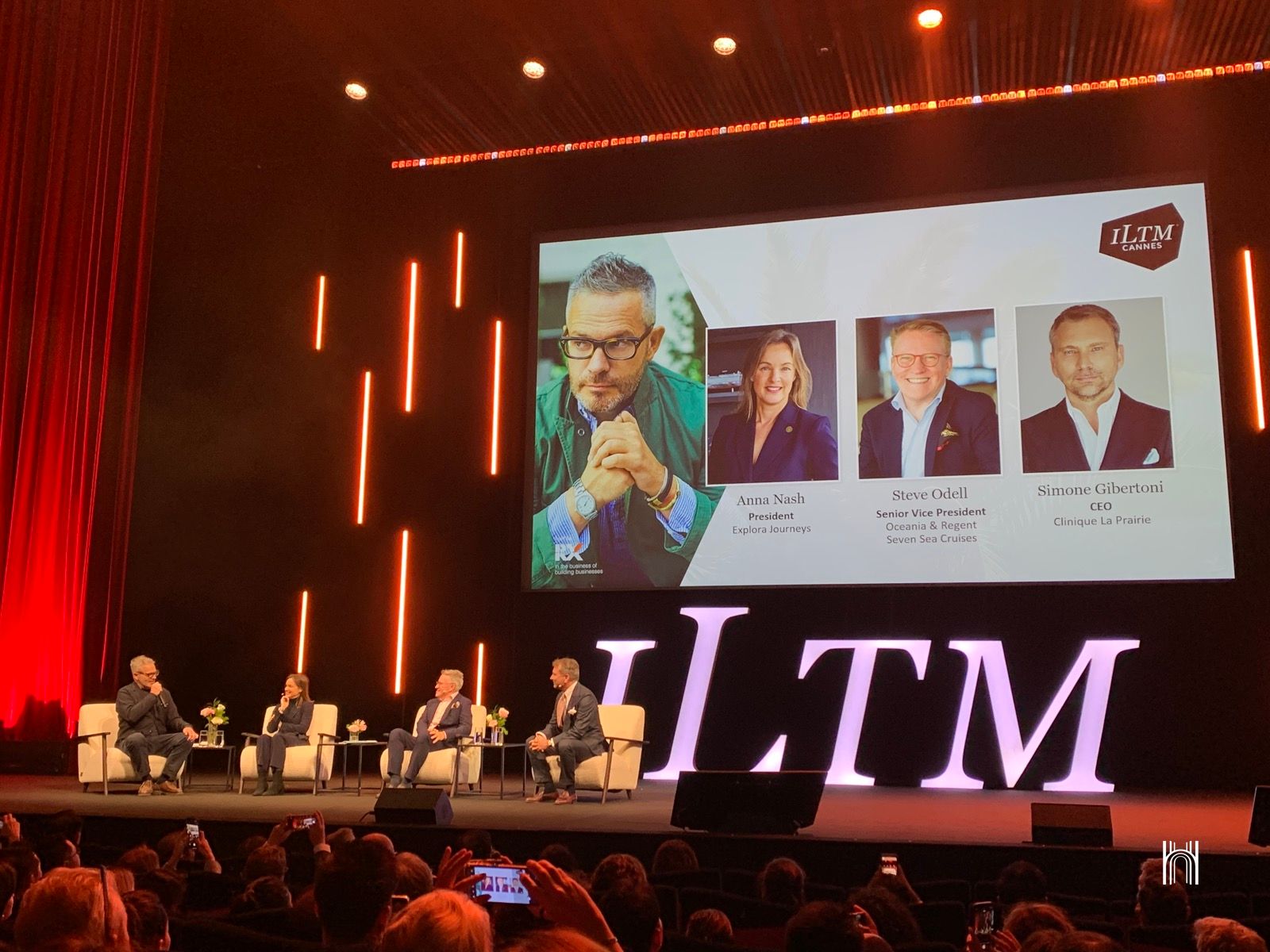 Panel d'ouverture de l'ILTM Cannes réunissant Tyler Brûlé, Anna Nash, Steve Odell et Simone Gibertoni sur la concurrence entre hôtellerie et croisière de luxe